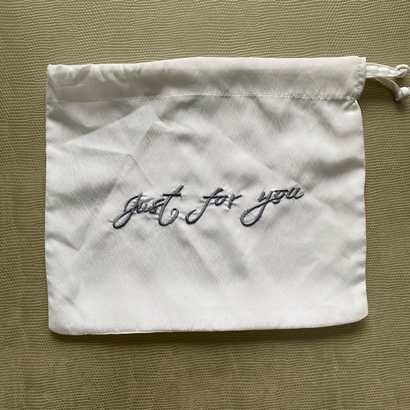 Robed with Love- Flower Girl Robe, White- Brand new with tags! - Picture 5 of 10